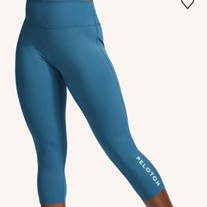 Peloton Essential Capri. Women's Size Medium. Blue. NWT